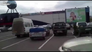 Otoparkta at arabası var!