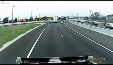 Ambulans şoförünün inanılmaz refleksi