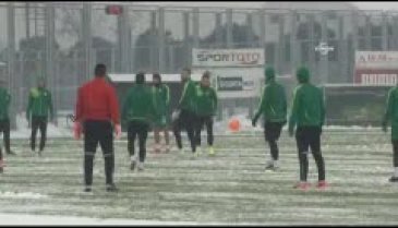 Bursaspor, kar altında çalıştı