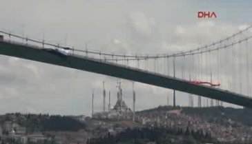 Boğaziçi Köprüsü'ne Beşiktaş bayrağı asıldı