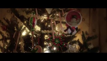 A Bad Mom's Christmas fragmanı izle