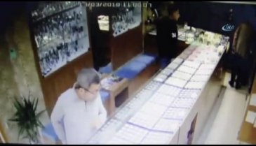 Sahte euro'lu dolandırıcı kıskıvrak yakalandı