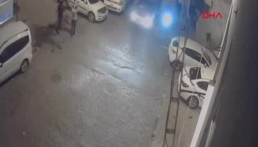 İstanbul'da kahvehaneye silahlı saldırı kamerada!