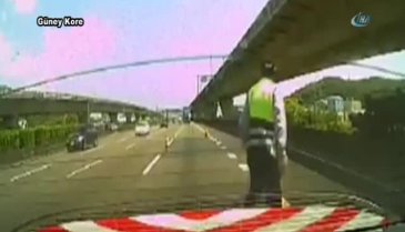 Polis noktasını son anda fark edince faciadan dönüldü
