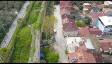 Bursa İznik surlarında tehlikeli gezi