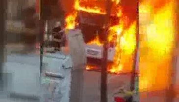 Yolcu otobüsü alev alev yandı