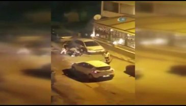 Travestilerin sopalı kavgası kamerada