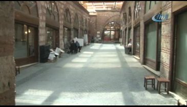 Bursa'da tarihi hanın tel örgüyle kapatılan girişi açıldı