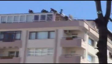Çatıda yürekleri ağızlara getiren çalışma
