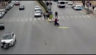 Trafik kazaları şehir kameralarına yakalandı