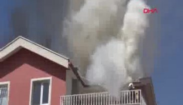 Ankara'da bina çatısında yangın çıktı!