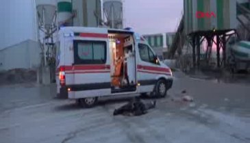 Beton mikserinin altında feci şekilde can verdi