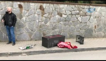 Bursa'da çaldıkları kasayı açamayınca cadde kenarında bıraktılar