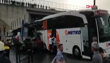 TEM'de zincirleme kaza: Otoyol ulaşıma kapandı!