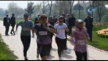 Bursa'da postacıların yürüyüş yarışmasından renkli görüntüler