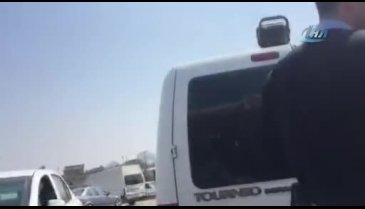 Bursa'da boğazına bıçak dayayıp telefonunu gasp ettiler
