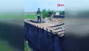 Kırdıkları çatı çökünce yere çakıldılar!