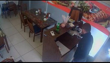 Bursa'da saniyeler içinde gerçekleşen hırsızlık kameralara yakalandı!