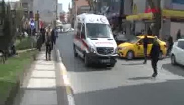 Aracın altında kalan yaşlı kadın için seferber oldular