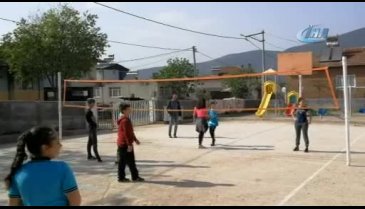 Bursa'da ingilizce öğretmeninden öğrenciye uçan tekme iddiası