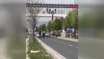 Önce üst geçitten sarktı, sonra 5 metreden atlamak istedi