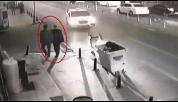 İlçe başkanına tekmeli saldırı kamerada