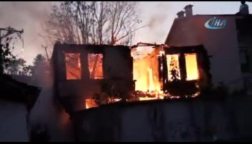 Bursa'da yangına müdahale eden itfaiyeci zor anlar yaşadı