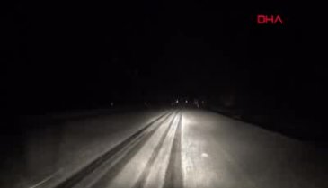Kars'ta lapa lapa kar yağdı!