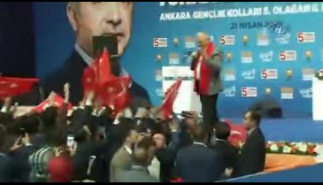 Binali Yıldırım böyle şarkı söyledi, sosyal medya yıkıldı!