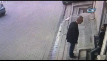 Önce tokalaştı, sonra silahla vurdu!