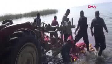 Bursa İznik Gölü'nde gümüş balığı avı sürüyor!