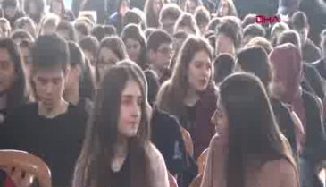 Ahu Özyurt Bursa'da mezun olduğu lisede öğrencilerle buluştu