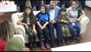 Bursa'da emniyet müdüründen engelli kıza doğum günü sürprizi