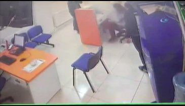 Telefon bataryası elinde böyle patladı