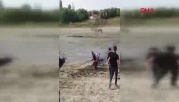 Baraj gölünde çamura saplandı!
