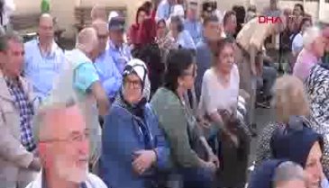 Bursa'da yarım asır önce mezun oldukları okulun bahçesinde buluştular