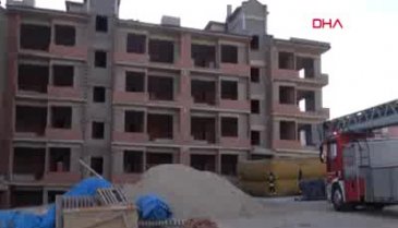 Dövdü, uzaklaştırma kararı alınınca da çatıya çıktı!