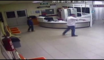 Hasta yakınları polis ile 2 özel güvenlik görevlisini darp etti