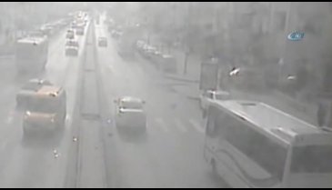 Akılalmaz kaza kamerada!