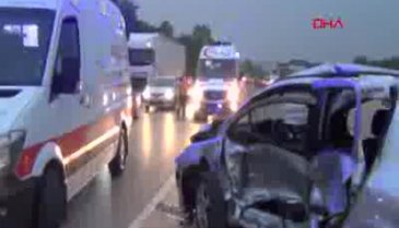 Bursa İnegöl'de iki otomobil çarpıştı: 6 yaralı
