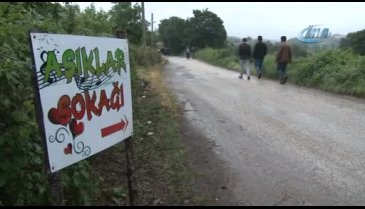 Eş bulabilmek umuduyla 'Aşıklar Sokağı'nda buluştular