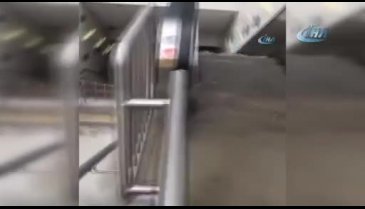 Başkentte sel felaketi! Metro durağını su bastı...