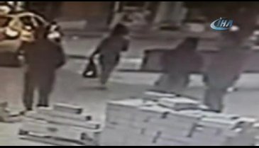 Kadına kapkaç şoku kamerada
