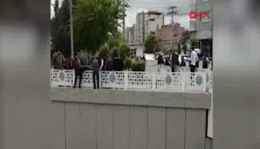 2 polisi bıçaklayıp kaçmaya çalıştı!