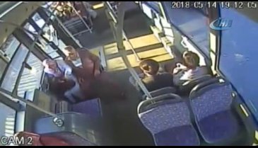 Bursa'da otobüste kalp krizi geçirdi, şoför direksiyonu hastaneye sürdü