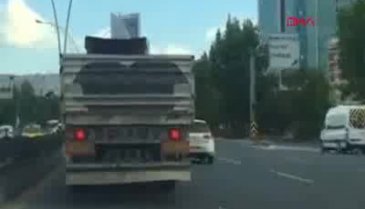 Şehrin işlek caddesinde güpegündüz akılalmaz olay!