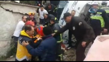 Kütahya'da otobüs devrildi: 1 ölü, 16 yaralı