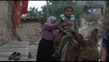 Bursa'da okula her gün eşekle gidiyor