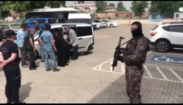 Bursa'da şafak baskınında gözaltına alınan 12 kişi adliyeye sevk edildi
