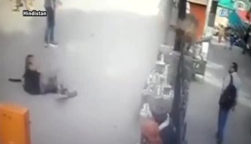 Maymunların saldırdığı insanlar neye uğradıklarını şaşırdı!